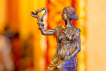 Вручены награды оренбургским медикам